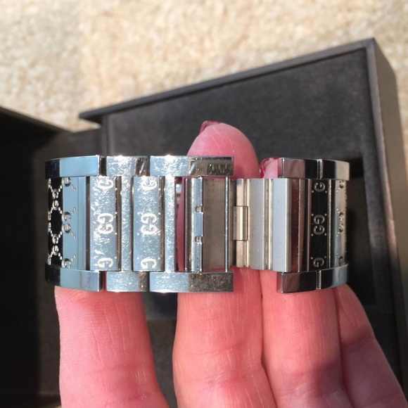 Gucci First Edition Women’s Flip Watch. - Picture 8 of 8